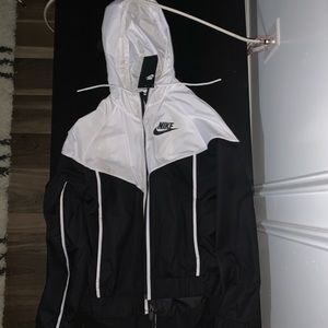 Nike windbreaker. Brand new. Size small